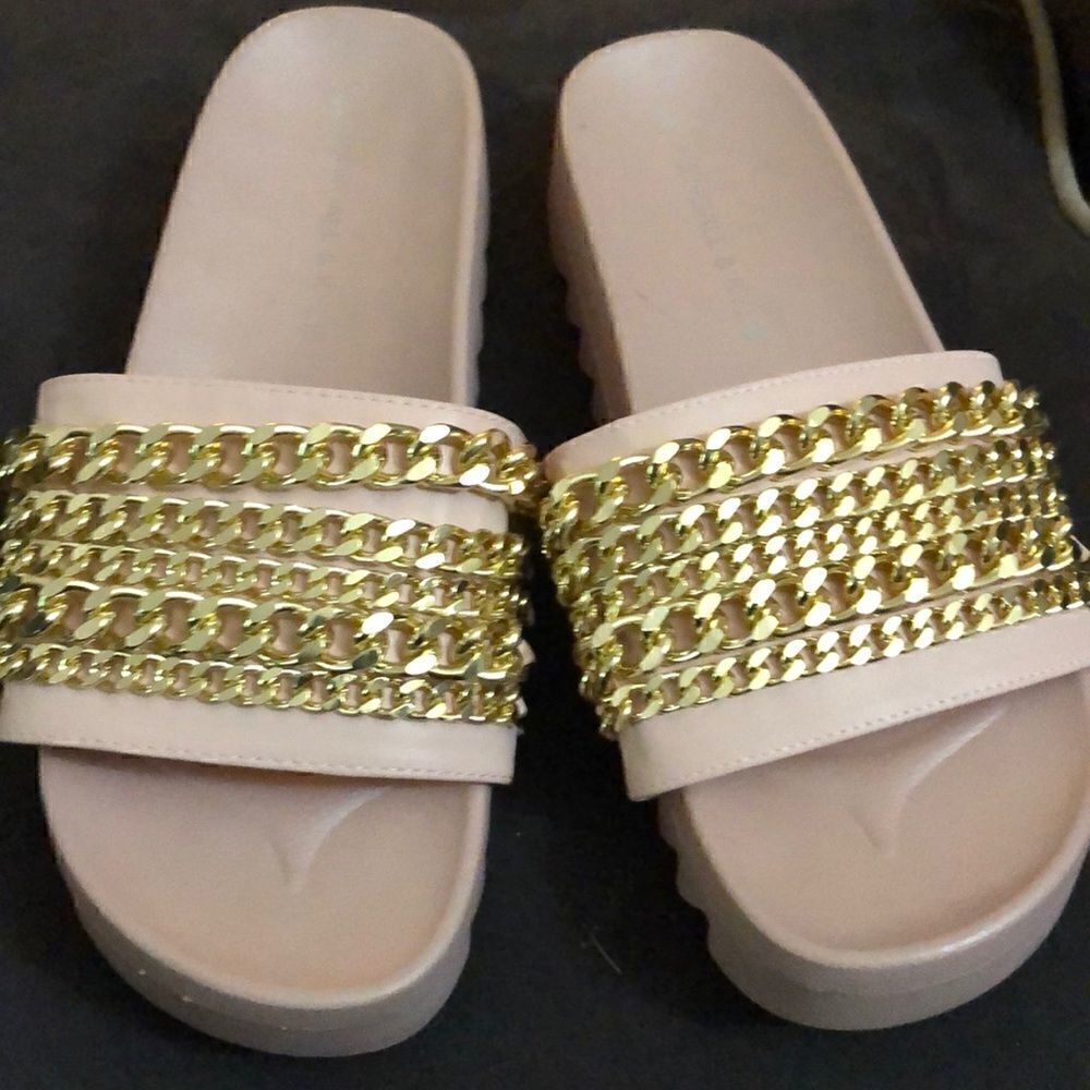 Kendall and Kylie pink slide on’s size8